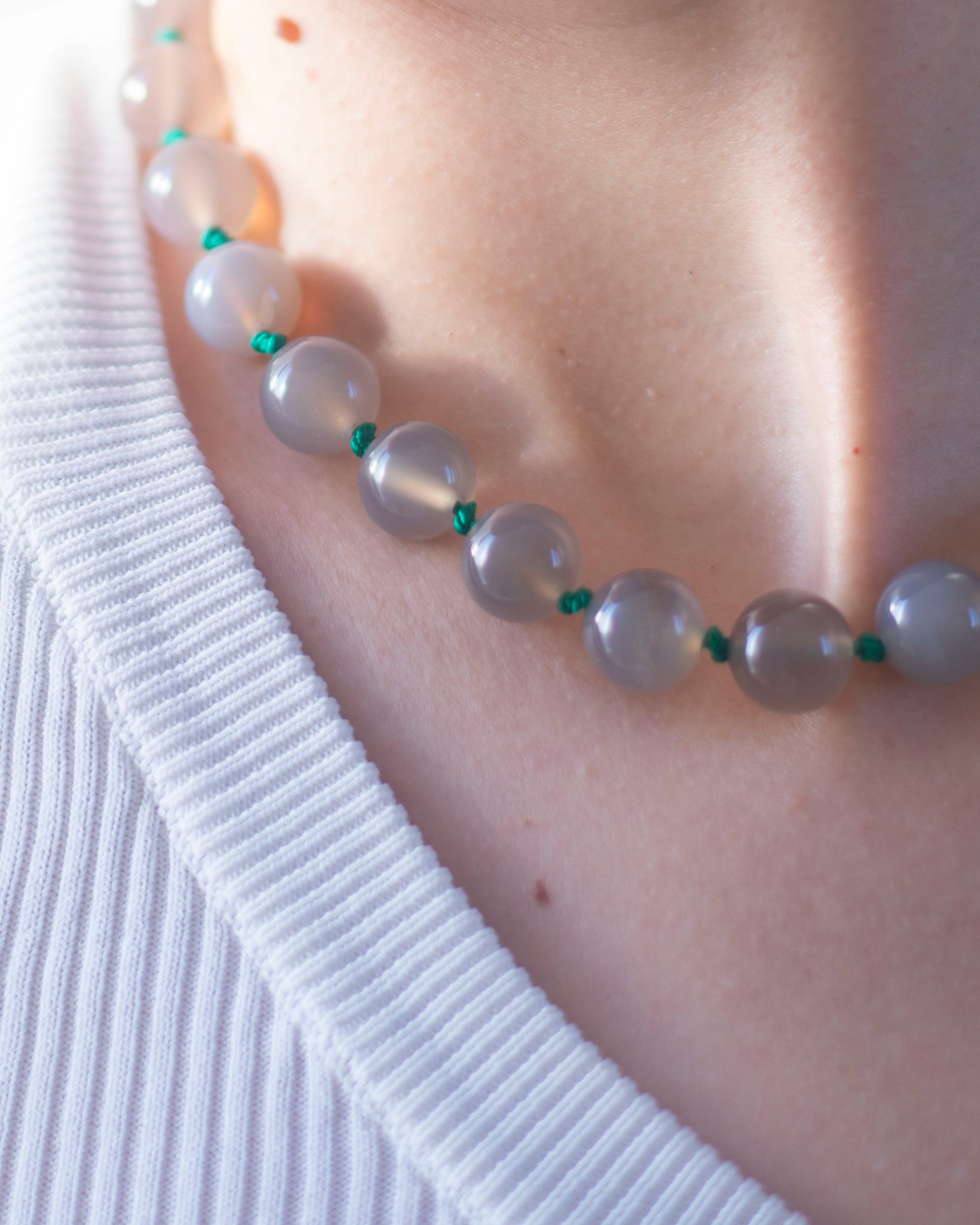 BEAT001 - grey agate / emerald silk