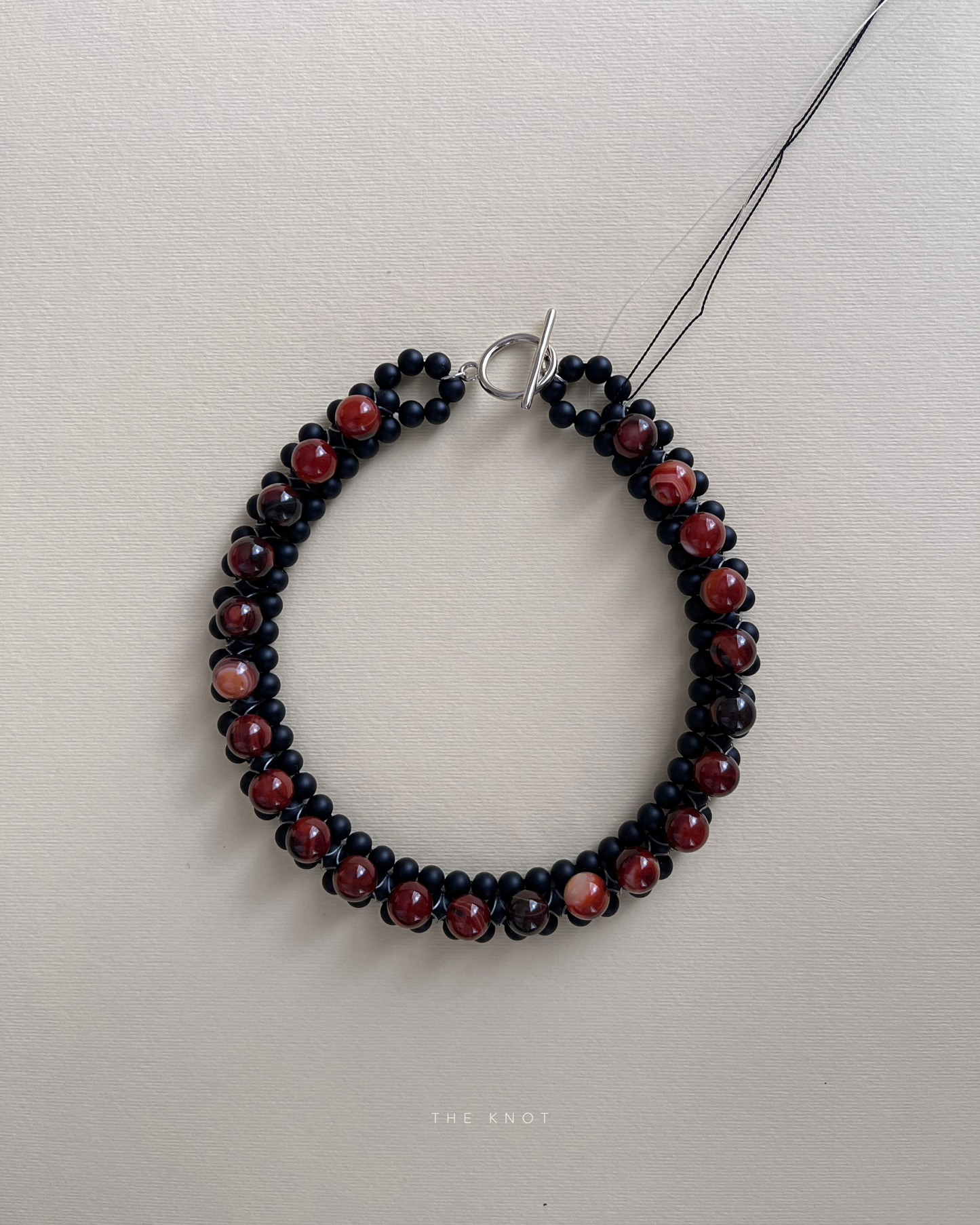 STRUNG D006 - black matte agate / red striped agate