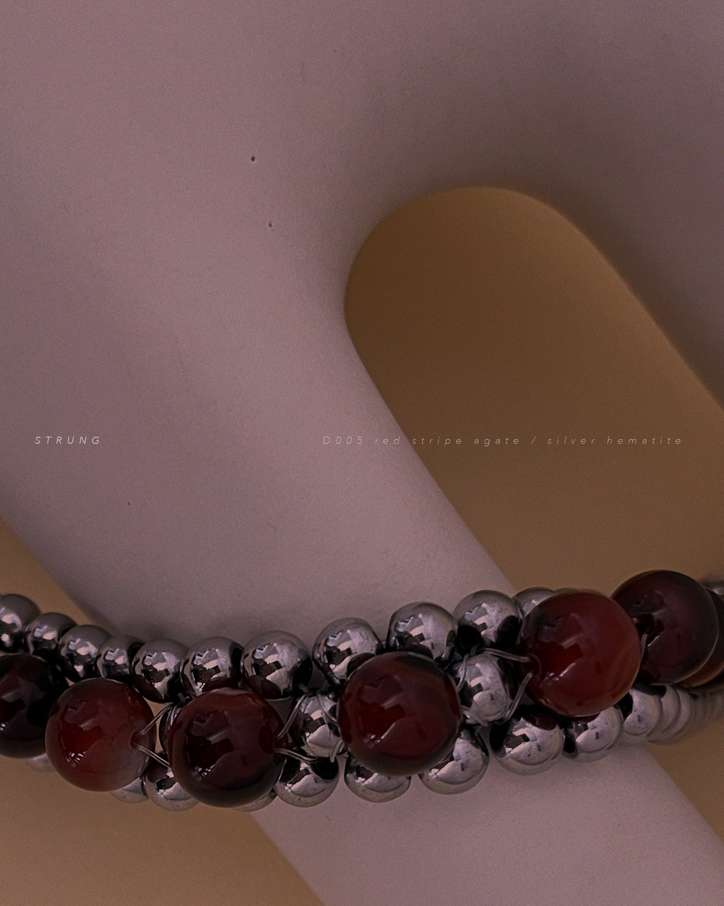 STRUNG D005 - silver hematite / red striped agate