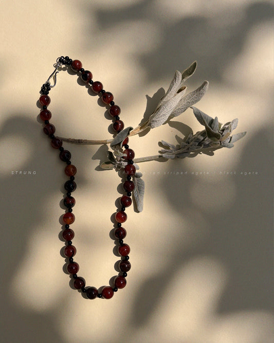 STRUNG TERRA006 - red striped agate / black agate