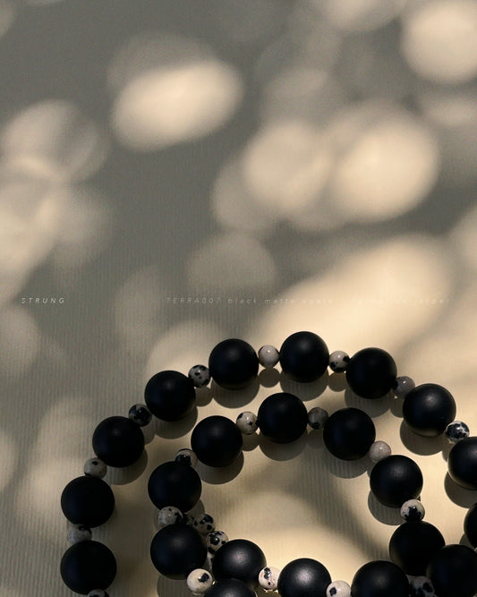STRUNG TERRA007 - black matte agate / dalmatian jasper