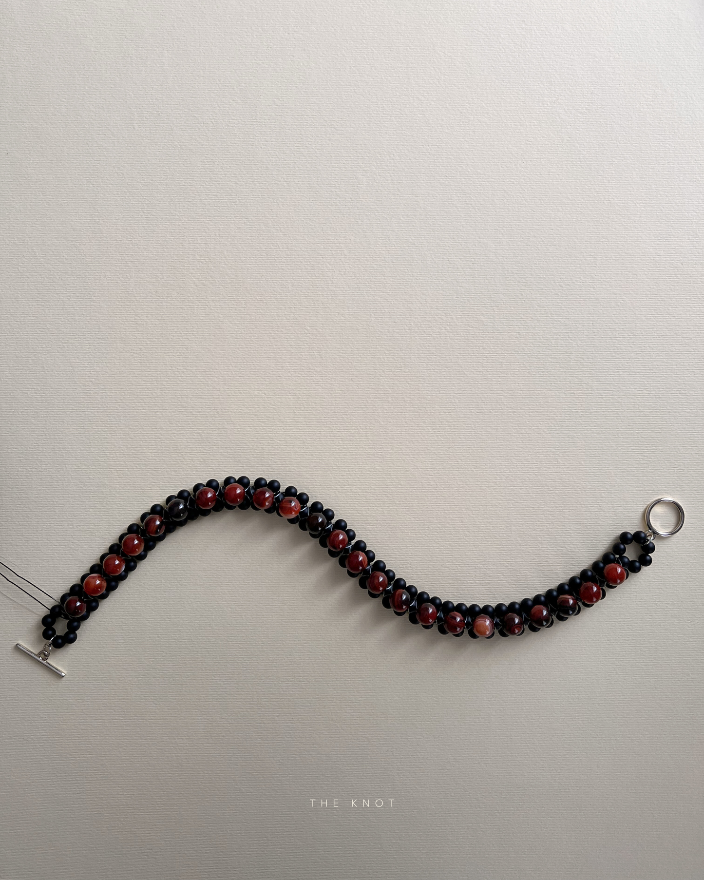 STRUNG D006 - black matte agate / red striped agate