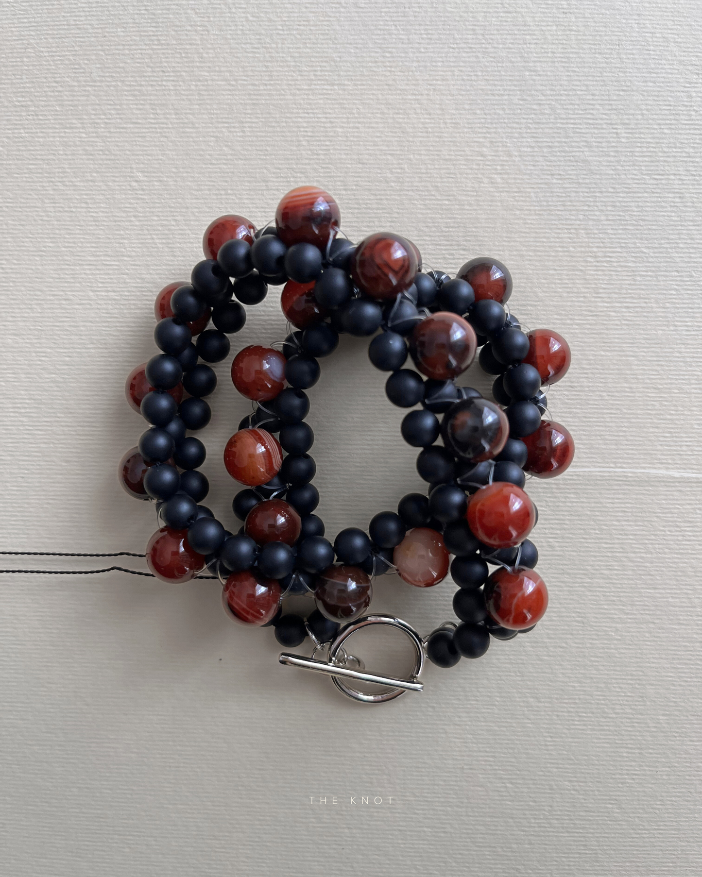 STRUNG D006 - black matte agate / red striped agate