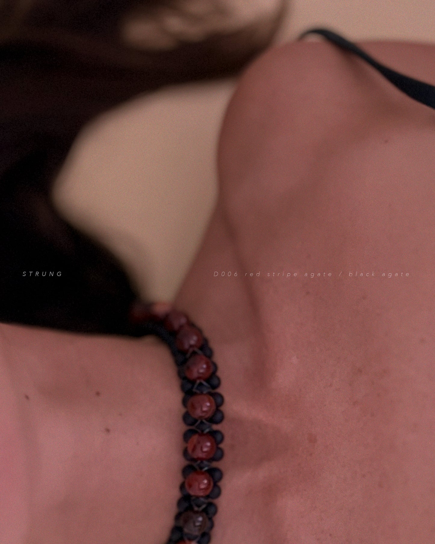 STRUNG D006 - black matte agate / red striped agate