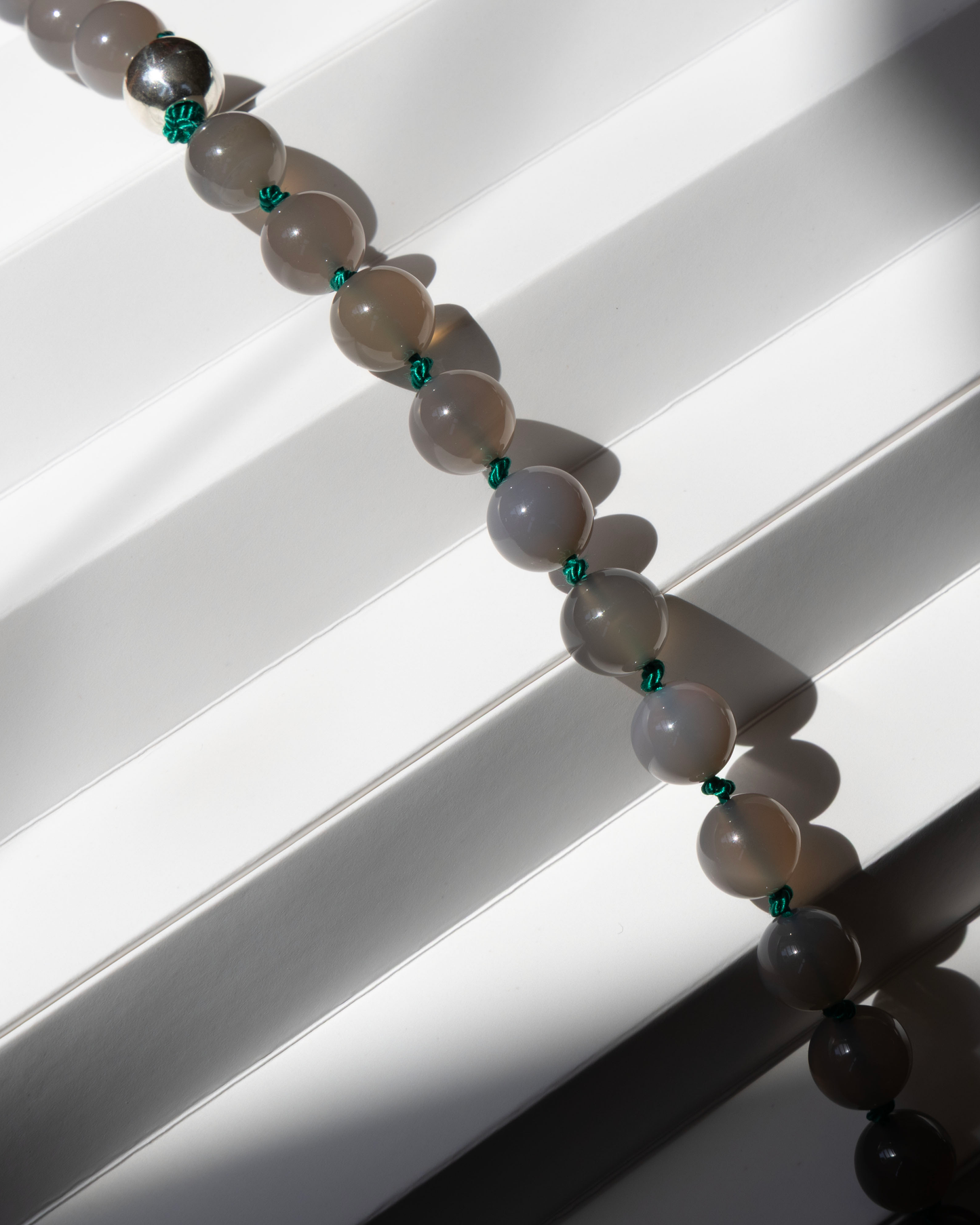 BEAT001 - grey agate / emerald silk